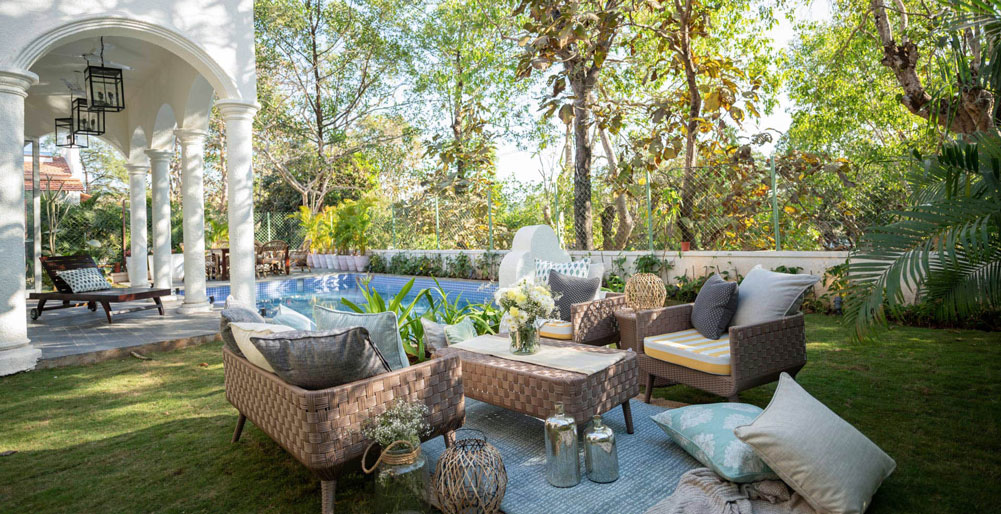 Colina Villa C - Outdoor seating area by the pool